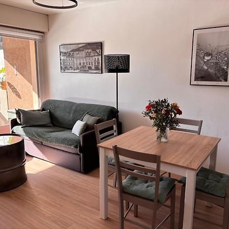 Agreable 2 Pieces Au Coeur De Thones Apartment Bagian luar foto