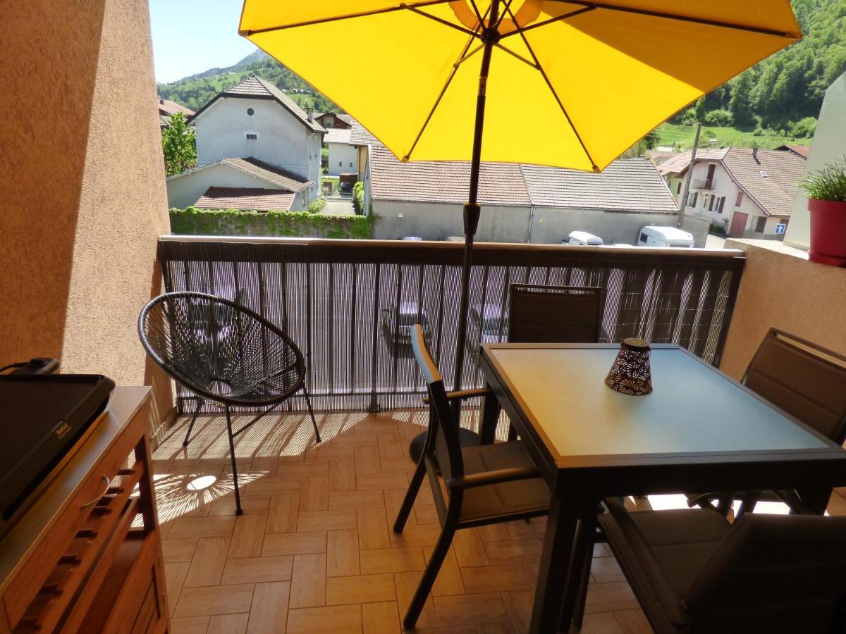 Agreable 2 Pieces Au Coeur De Thones Apartment Bagian luar foto