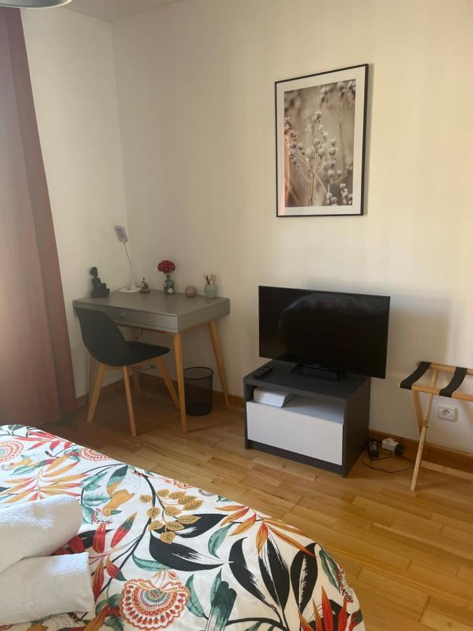 Agreable 2 Pieces Au Coeur De Thones Apartment Bagian luar foto