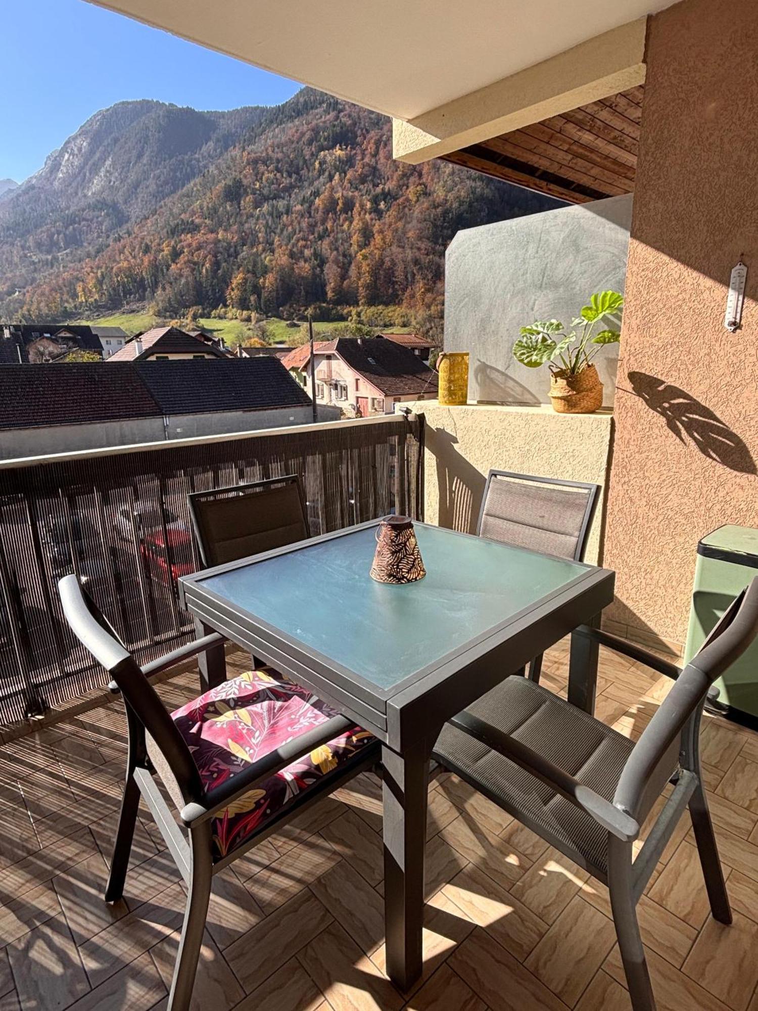 Agreable 2 Pieces Au Coeur De Thones Apartment Bagian luar foto