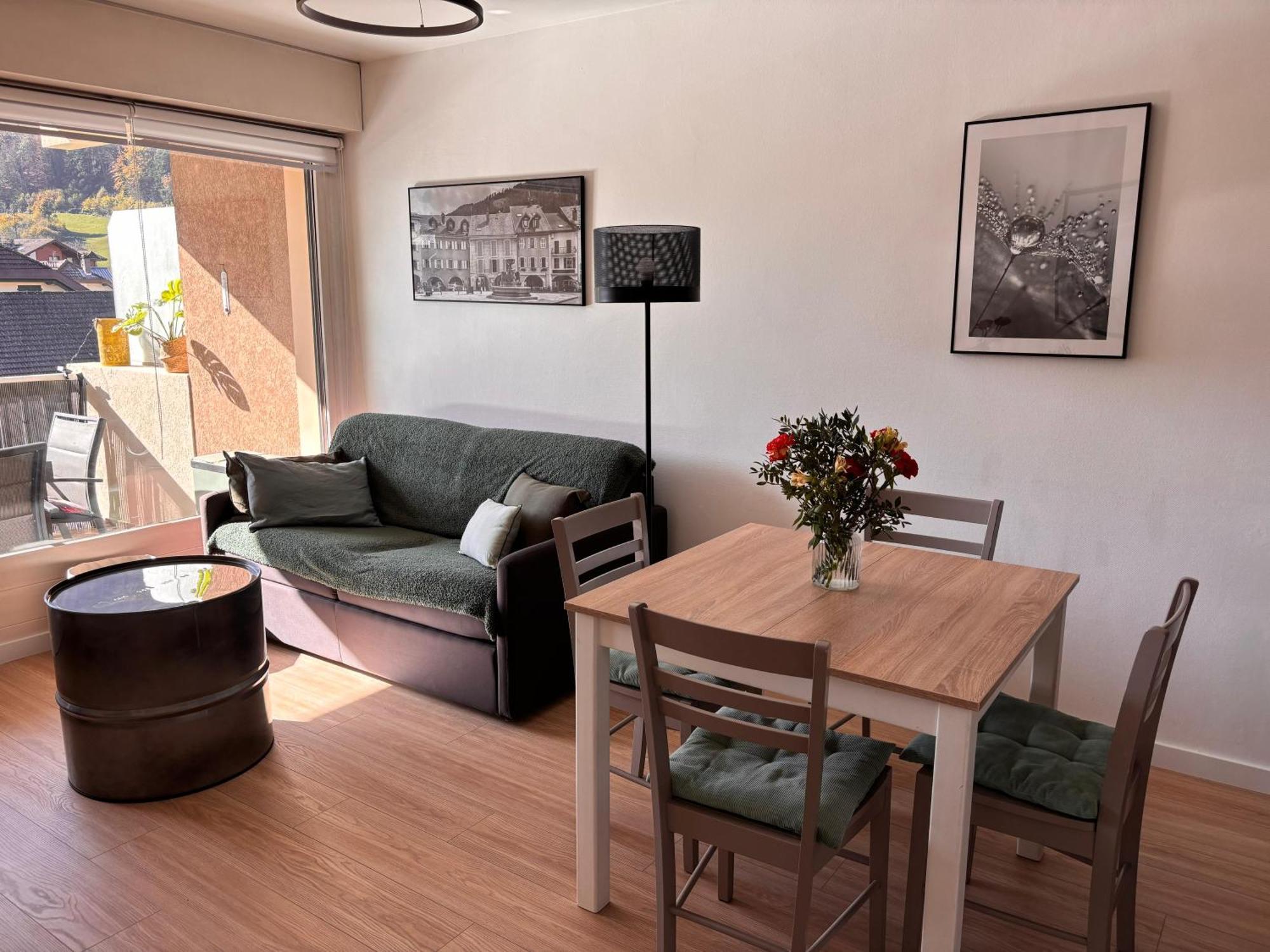 Agreable 2 Pieces Au Coeur De Thones Apartment Bagian luar foto